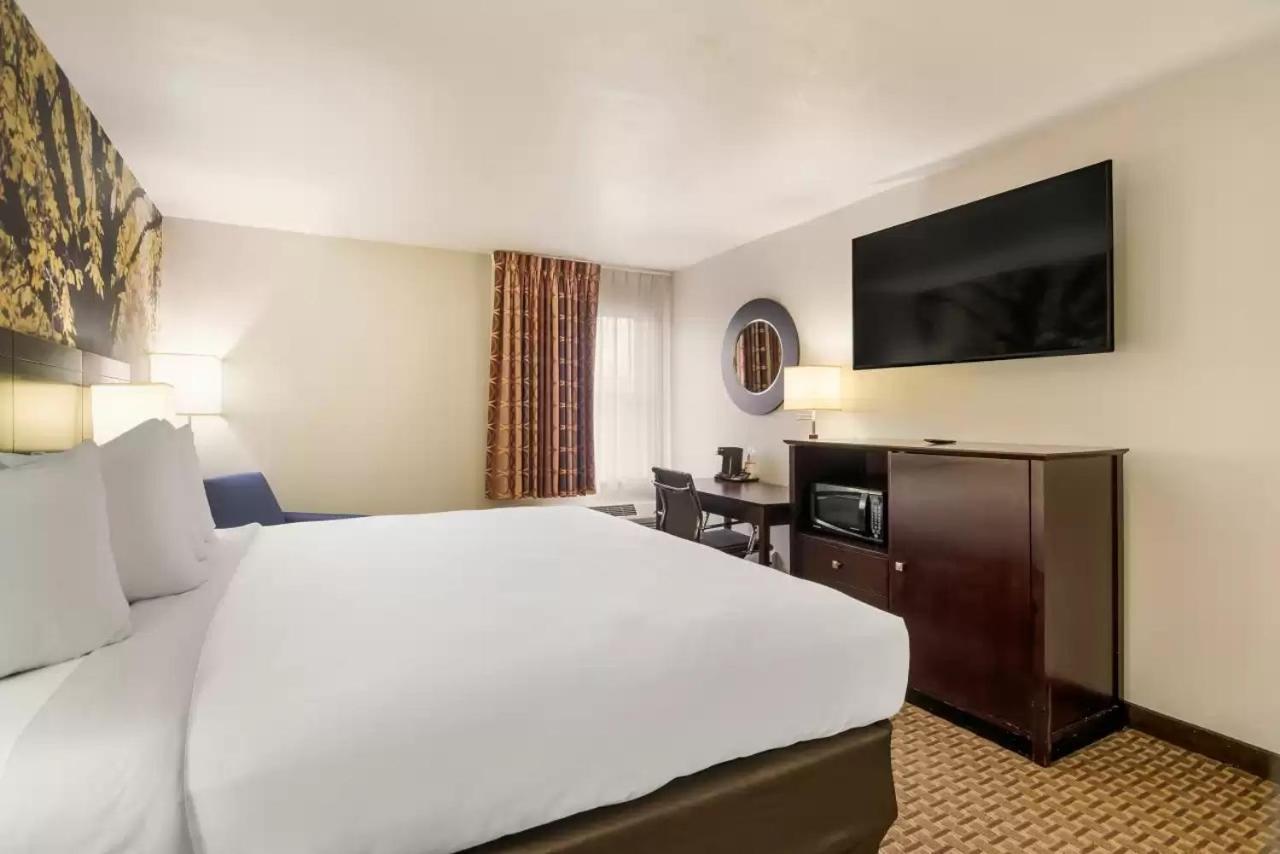 Clarion Pointe Hotel Abingdon Eksteriør billede